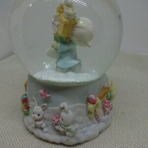 PRECIOUS MOMENTS 2001 Musical JINGLE BELLS Waterglobe EUC